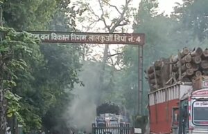 बड़ी ख़बर : लालकुआं वन निगम डिपो 4 में चल रहा ओवर लोडिंग का खेल, अधिकारी ही उड़ा रहें, यातायात नियमों की धज्जियाँ