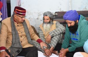 कृषि मंत्री गणेश जोशी ने मृतक किसान के परिजनों से की मुलाकात, हर संभव सहायता का दिया भरोसा, मजिस्ट्रेट जांच के निर्देश